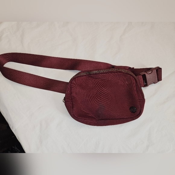 lululemon athletica Handbags - Lululemon Everywhere Belt Bag. Merlot Red